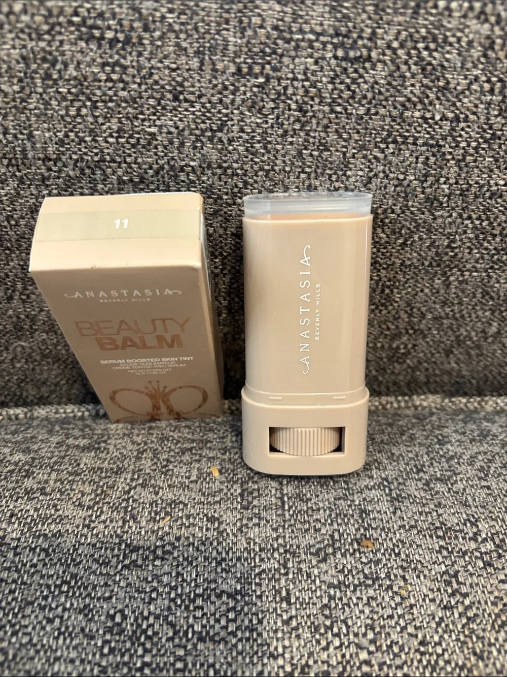 Anastasia Beverly Hills Beauty Balm Serum-Boosted Skin Tint - COLOR: 11Beige/Tan